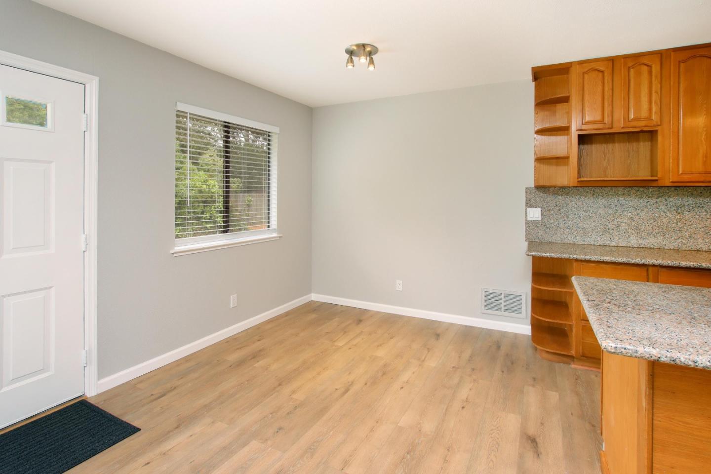 Detail Gallery Image 7 of 20 For 1147 Callas Ln #2,  Capitola,  CA 95010 - 2 Beds | 1 Baths