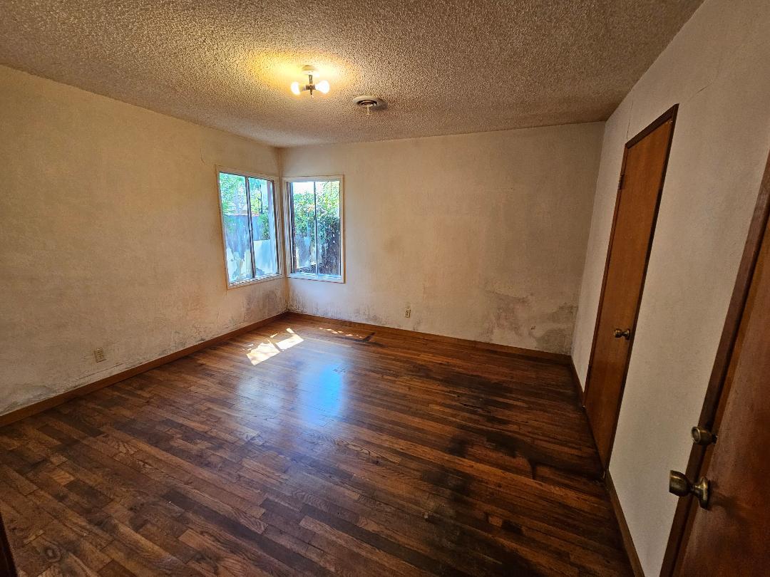 Detail Gallery Image 12 of 17 For 3234 Hoover St, Redwood City,  CA 94063 - 3 Beds | 1 Baths