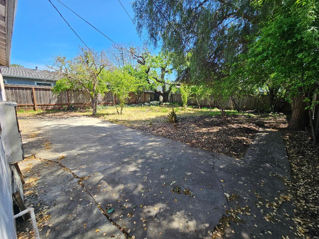 Detail Gallery Image 3 of 17 For 3234 Hoover St, Redwood City,  CA 94063 - 3 Beds | 1 Baths