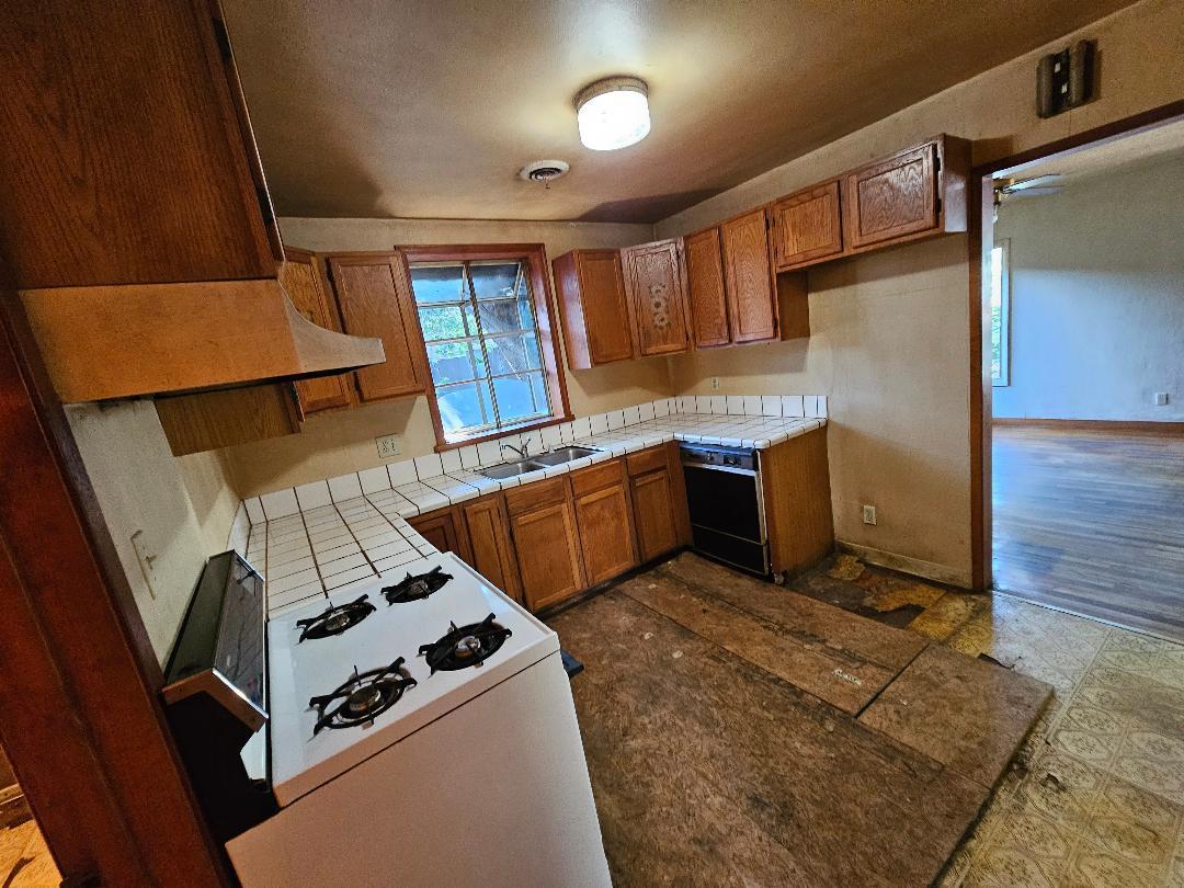 Detail Gallery Image 9 of 17 For 3234 Hoover St, Redwood City,  CA 94063 - 3 Beds | 1 Baths