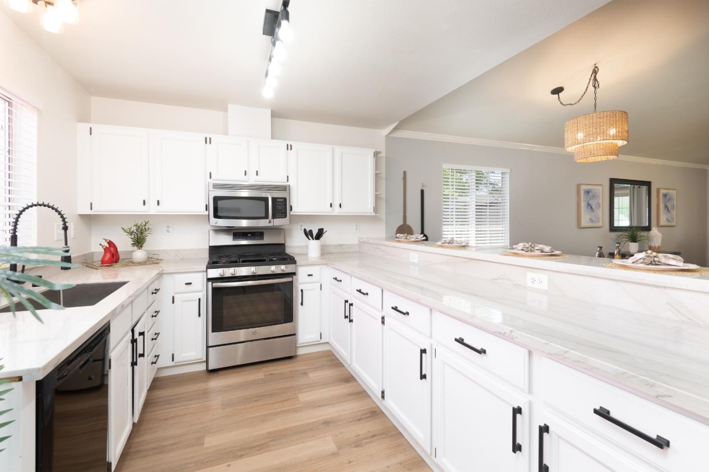Detail Gallery Image 16 of 32 For 371 Calle Cabezal, Morgan Hill,  CA 95037 - 3 Beds | 2 Baths
