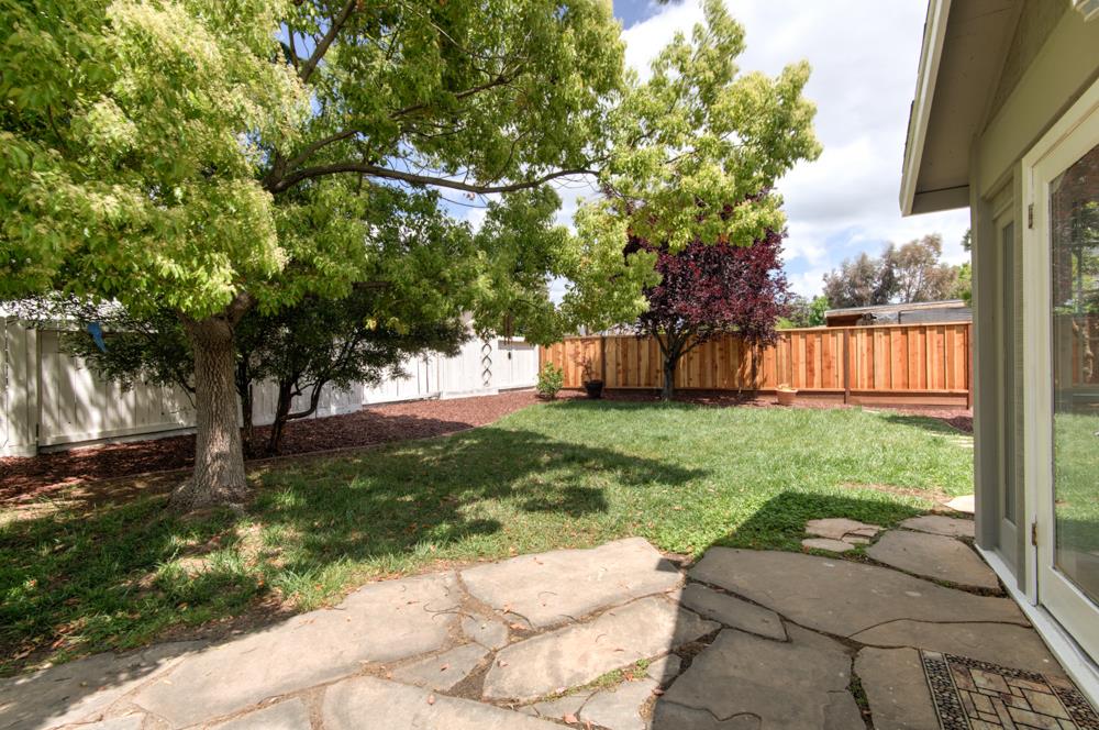 Detail Gallery Image 9 of 32 For 371 Calle Cabezal, Morgan Hill,  CA 95037 - 3 Beds | 2 Baths