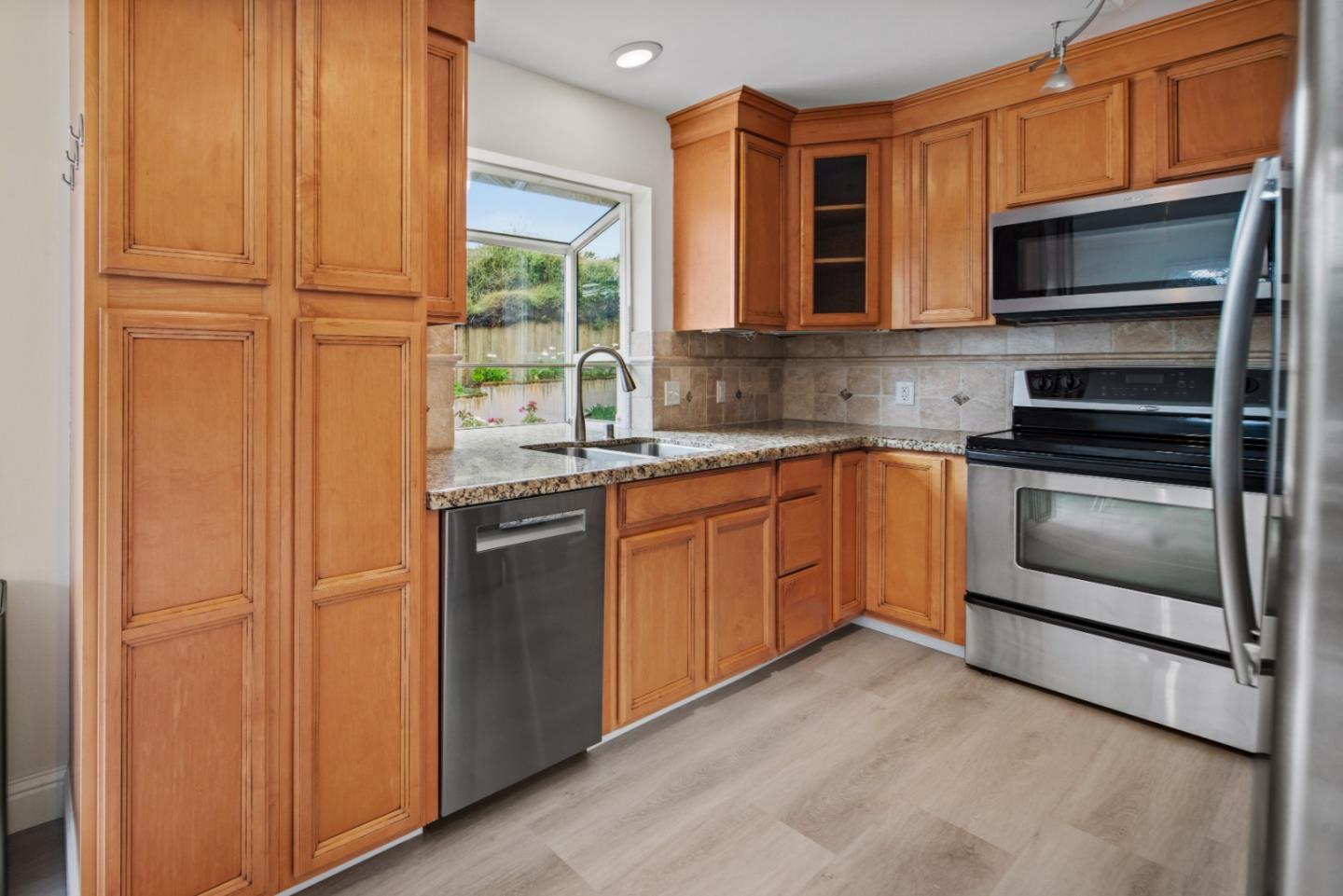 Detail Gallery Image 13 of 32 For 1109 Mcclellan Ave, Monterey,  CA 93940 - 3 Beds | 2 Baths