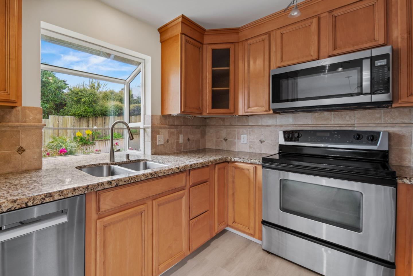 Detail Gallery Image 15 of 32 For 1109 Mcclellan Ave, Monterey,  CA 93940 - 3 Beds | 2 Baths