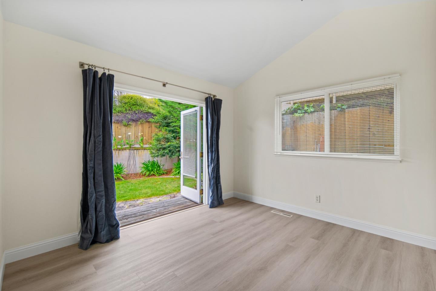 Detail Gallery Image 22 of 32 For 1109 Mcclellan Ave, Monterey,  CA 93940 - 3 Beds | 2 Baths
