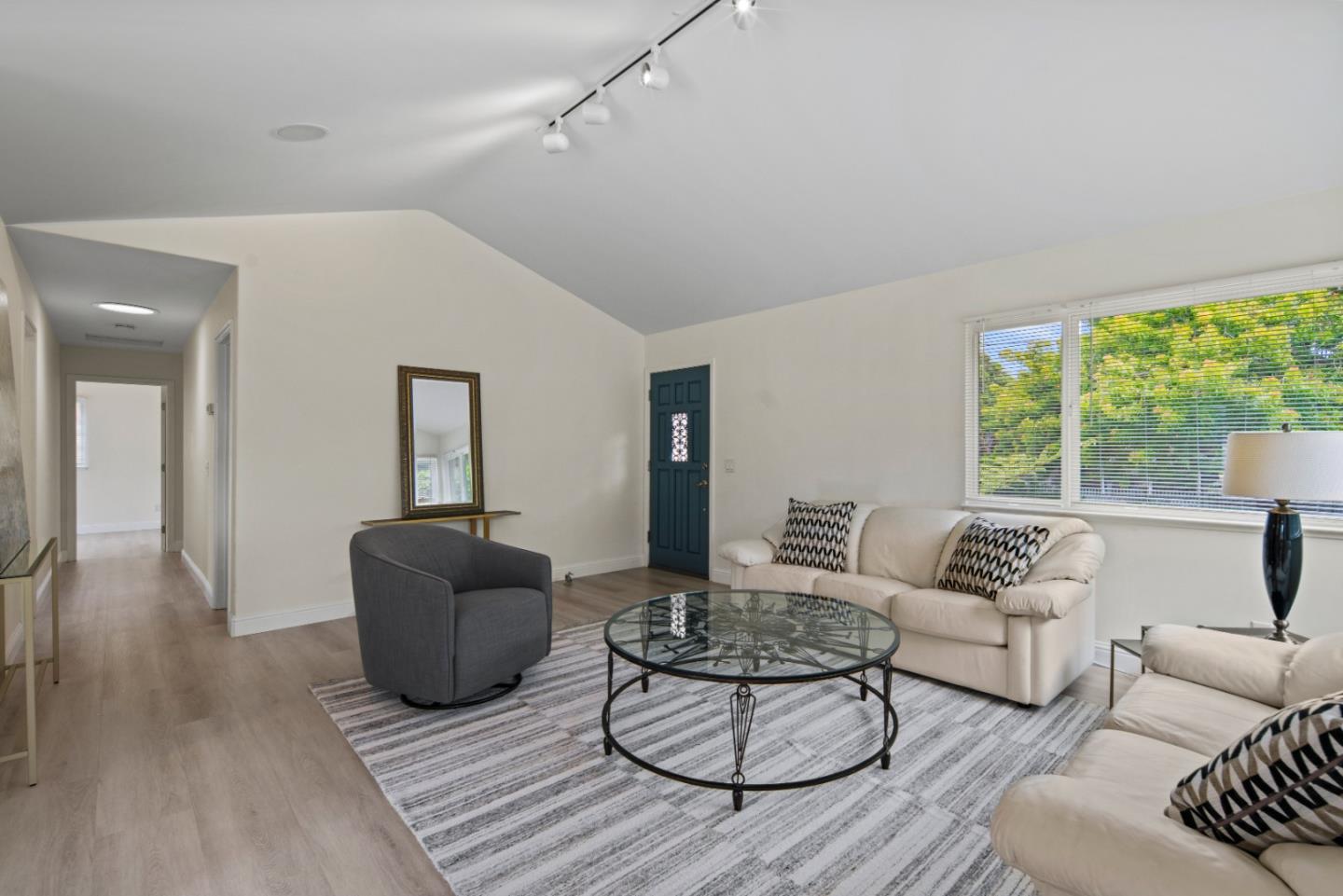 Detail Gallery Image 6 of 32 For 1109 Mcclellan Ave, Monterey,  CA 93940 - 3 Beds | 2 Baths