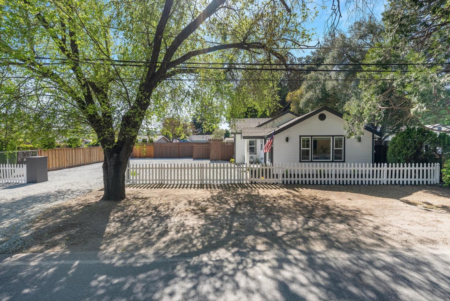 Detail Gallery Image 4 of 64 For 13365 Llagas Ave, San Martin,  CA 95046 - 3 Beds | 2 Baths
