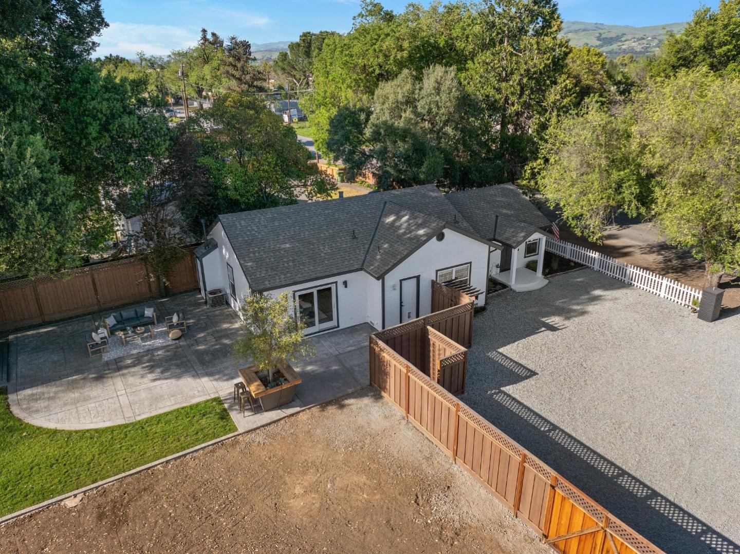 Detail Gallery Image 8 of 64 For 13365 Llagas Ave, San Martin,  CA 95046 - 3 Beds | 2 Baths