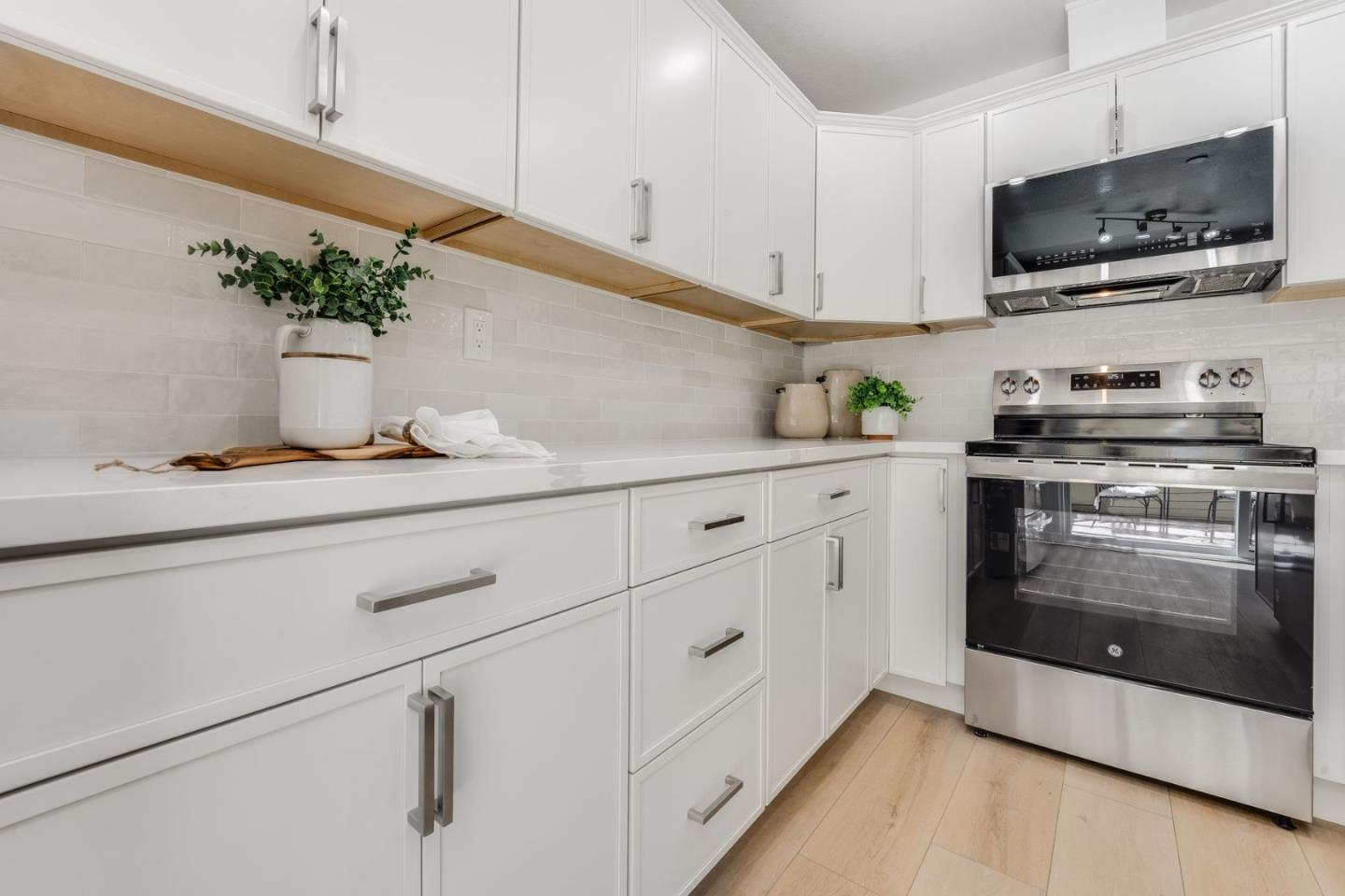 Detail Gallery Image 12 of 42 For 983 La Mesa Ter #B,  Sunnyvale,  CA 94086 - 3 Beds | 2/1 Baths