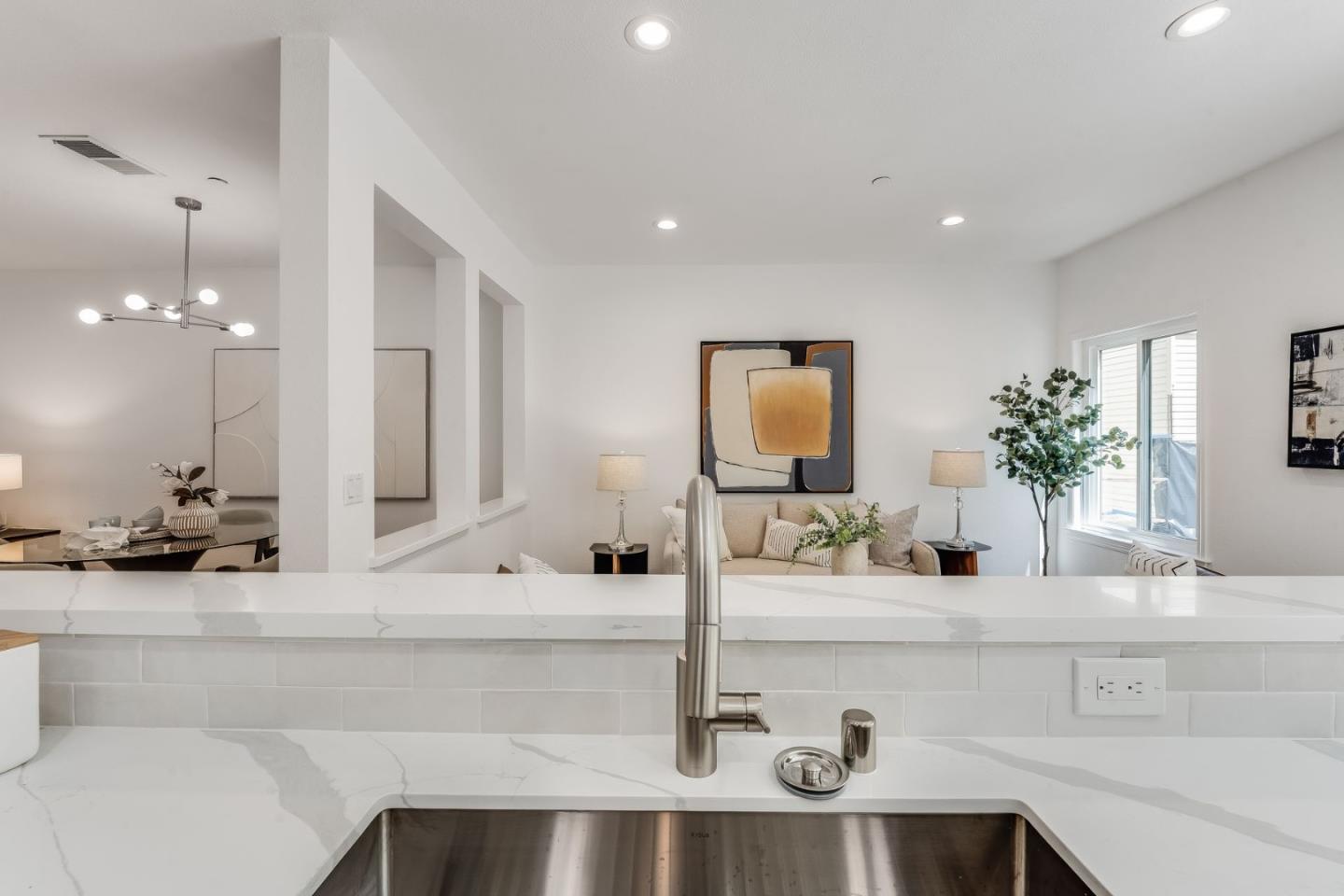 Detail Gallery Image 13 of 42 For 983 La Mesa Ter #B,  Sunnyvale,  CA 94086 - 3 Beds | 2/1 Baths