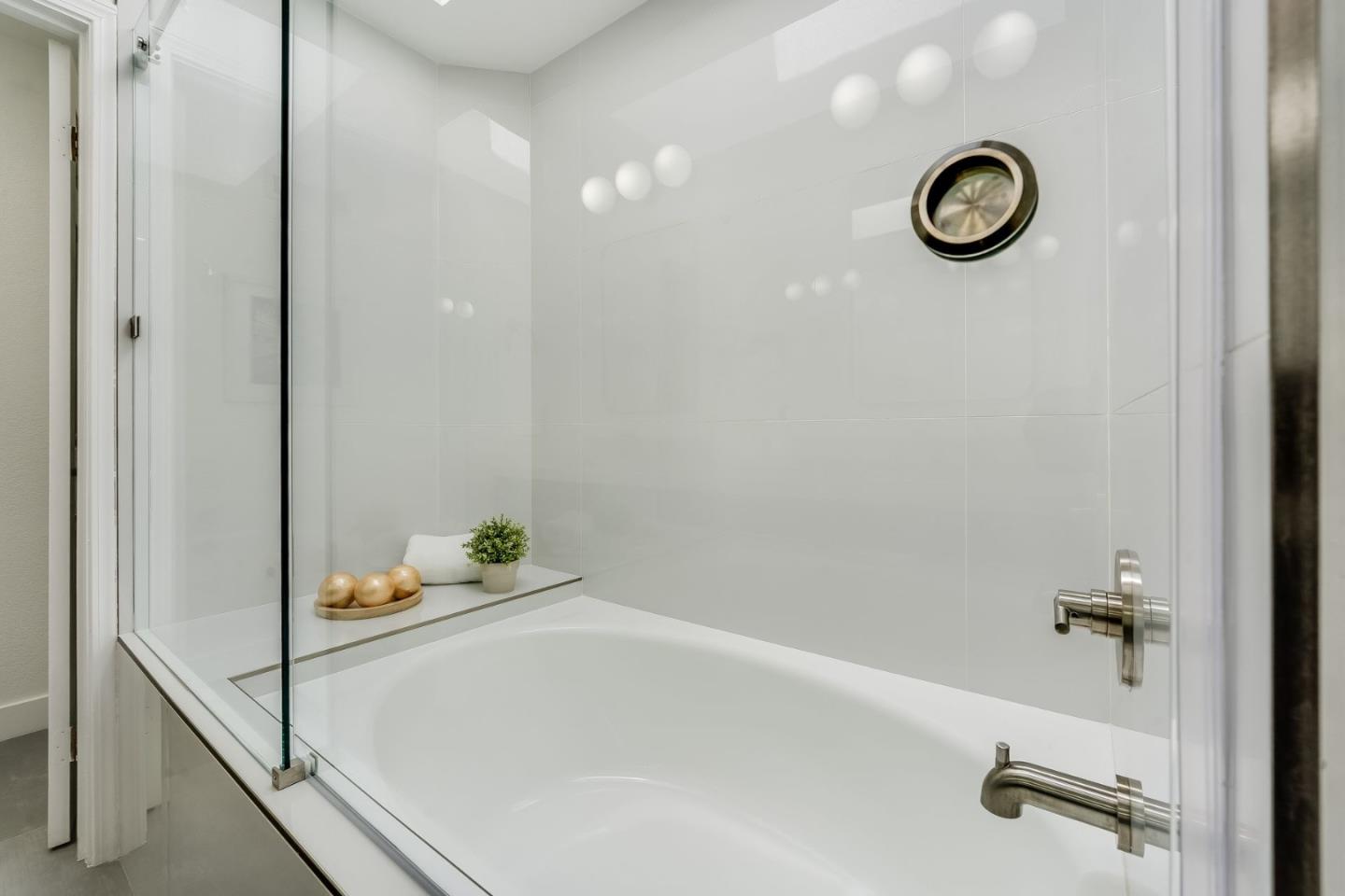 Detail Gallery Image 16 of 42 For 983 La Mesa Ter #B,  Sunnyvale,  CA 94086 - 3 Beds | 2/1 Baths