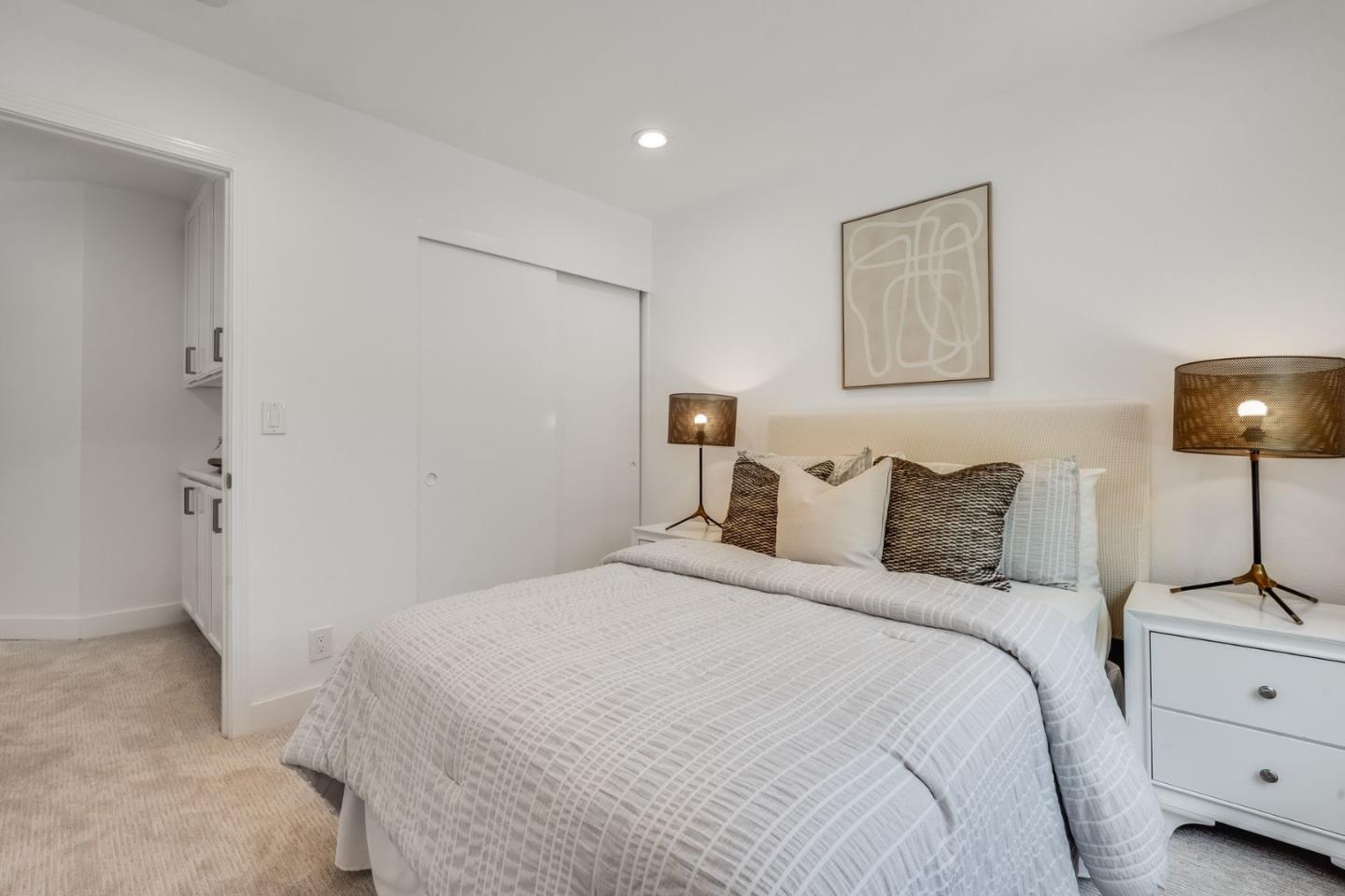 Detail Gallery Image 22 of 42 For 983 La Mesa Ter #B,  Sunnyvale,  CA 94086 - 3 Beds | 2/1 Baths