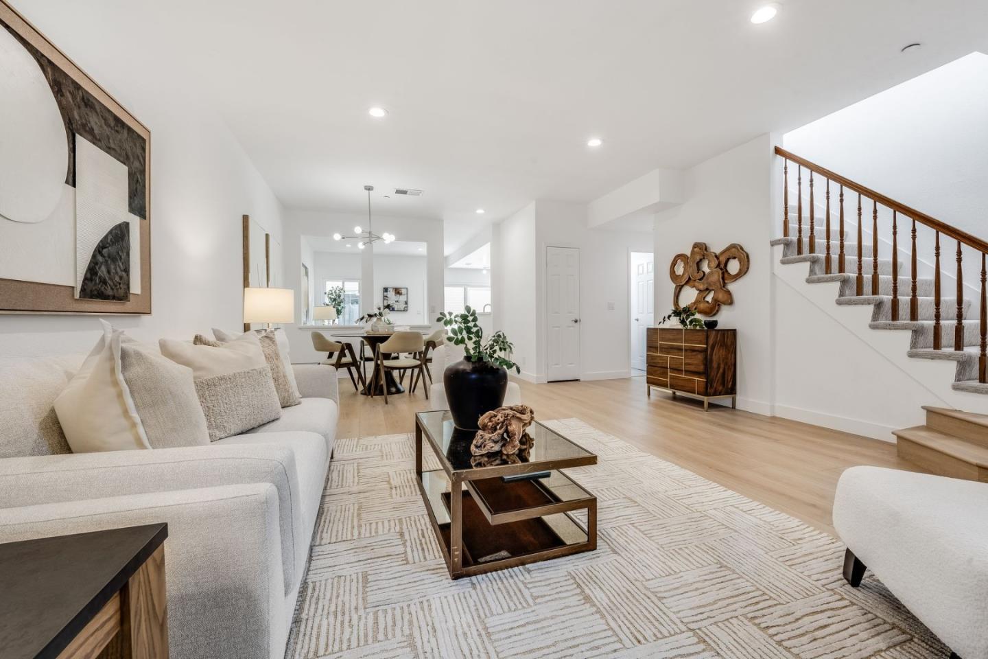 Detail Gallery Image 3 of 42 For 983 La Mesa Ter #B,  Sunnyvale,  CA 94086 - 3 Beds | 2/1 Baths