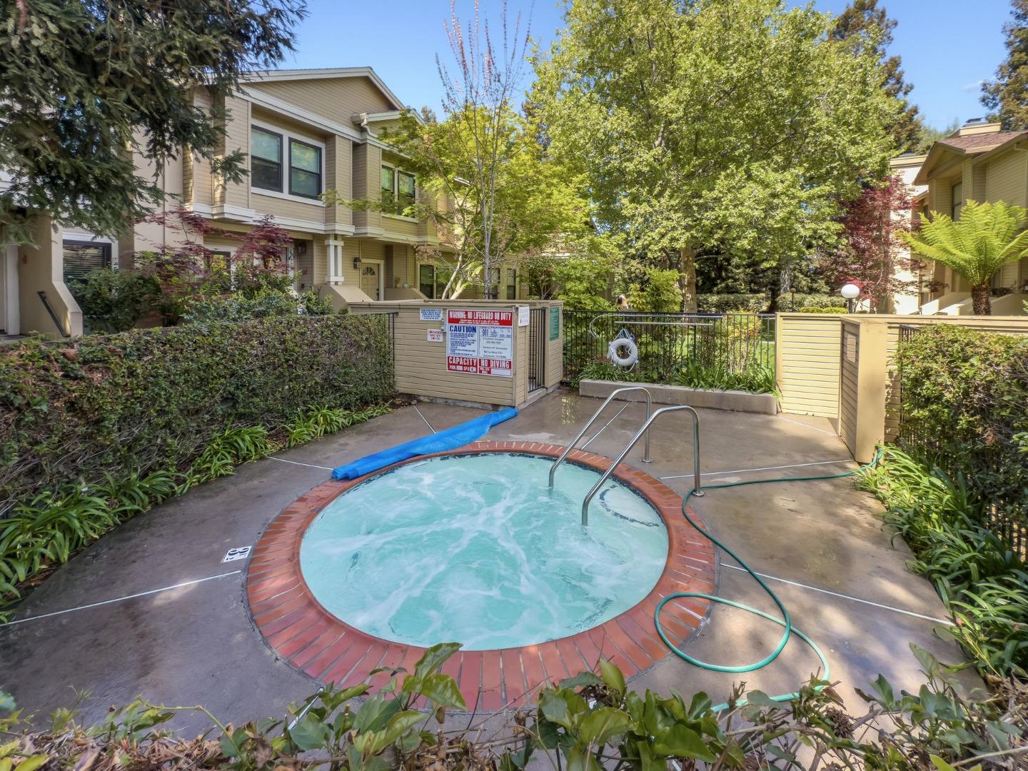 Detail Gallery Image 32 of 42 For 983 La Mesa Ter #B,  Sunnyvale,  CA 94086 - 3 Beds | 2/1 Baths