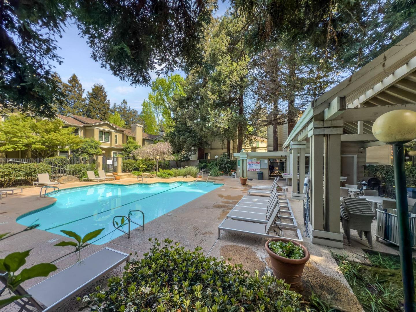 Detail Gallery Image 33 of 42 For 983 La Mesa Ter #B,  Sunnyvale,  CA 94086 - 3 Beds | 2/1 Baths