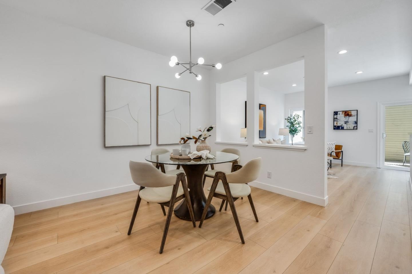 Detail Gallery Image 5 of 42 For 983 La Mesa Ter #B,  Sunnyvale,  CA 94086 - 3 Beds | 2/1 Baths