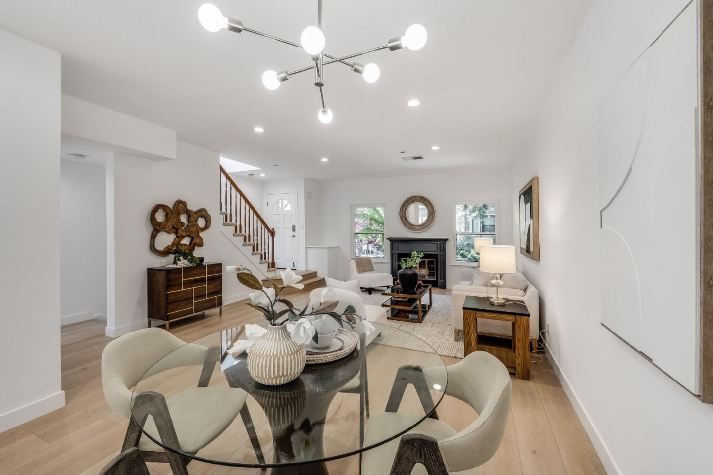 Detail Gallery Image 6 of 42 For 983 La Mesa Ter #B,  Sunnyvale,  CA 94086 - 3 Beds | 2/1 Baths