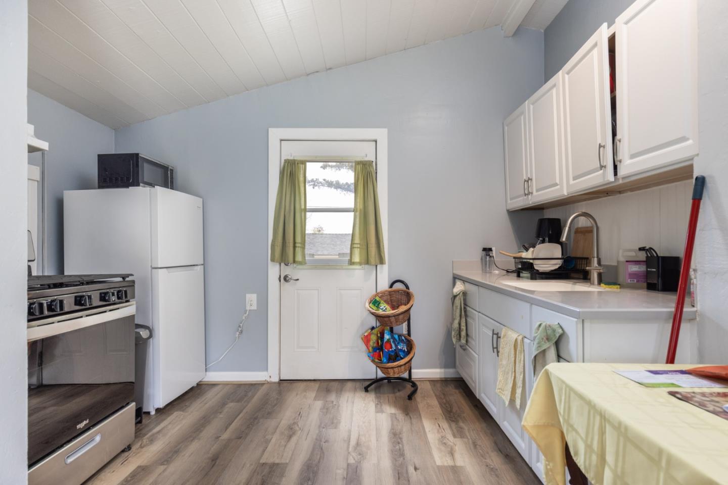 Detail Gallery Image 14 of 19 For 1703 Hilton St, Seaside,  CA 93955 - 1 Beds | 1 Baths