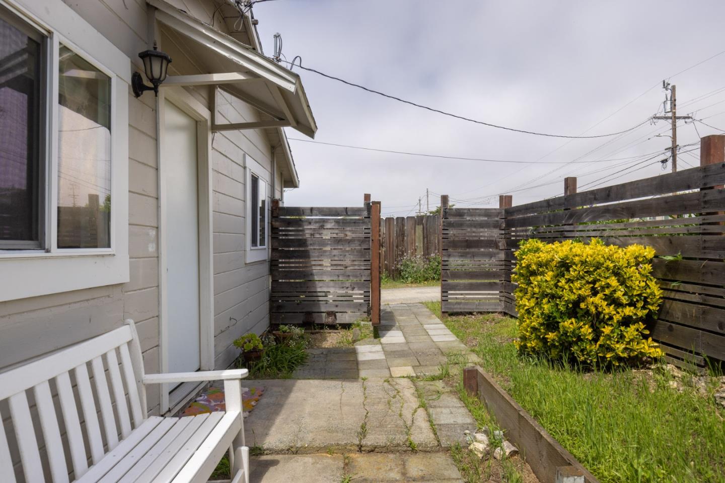 Detail Gallery Image 5 of 19 For 1703 Hilton St, Seaside,  CA 93955 - 1 Beds | 1 Baths