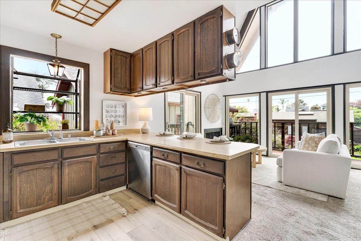 Detail Gallery Image 21 of 36 For 208 Brook Ave, Santa Cruz,  CA 95062 - 3 Beds | 2 Baths