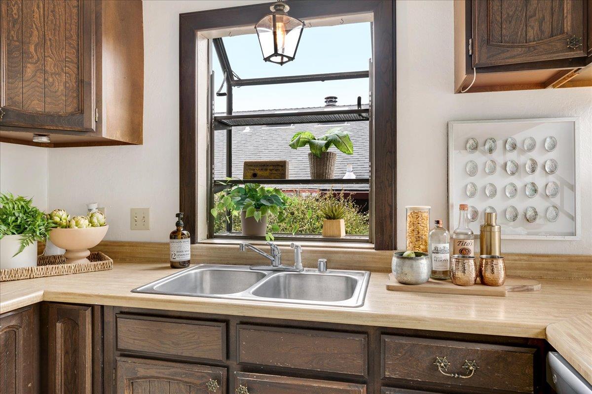 Detail Gallery Image 23 of 36 For 208 Brook Ave, Santa Cruz,  CA 95062 - 3 Beds | 2 Baths