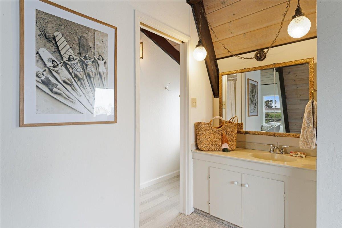 Detail Gallery Image 31 of 36 For 208 Brook Ave, Santa Cruz,  CA 95062 - 3 Beds | 2 Baths
