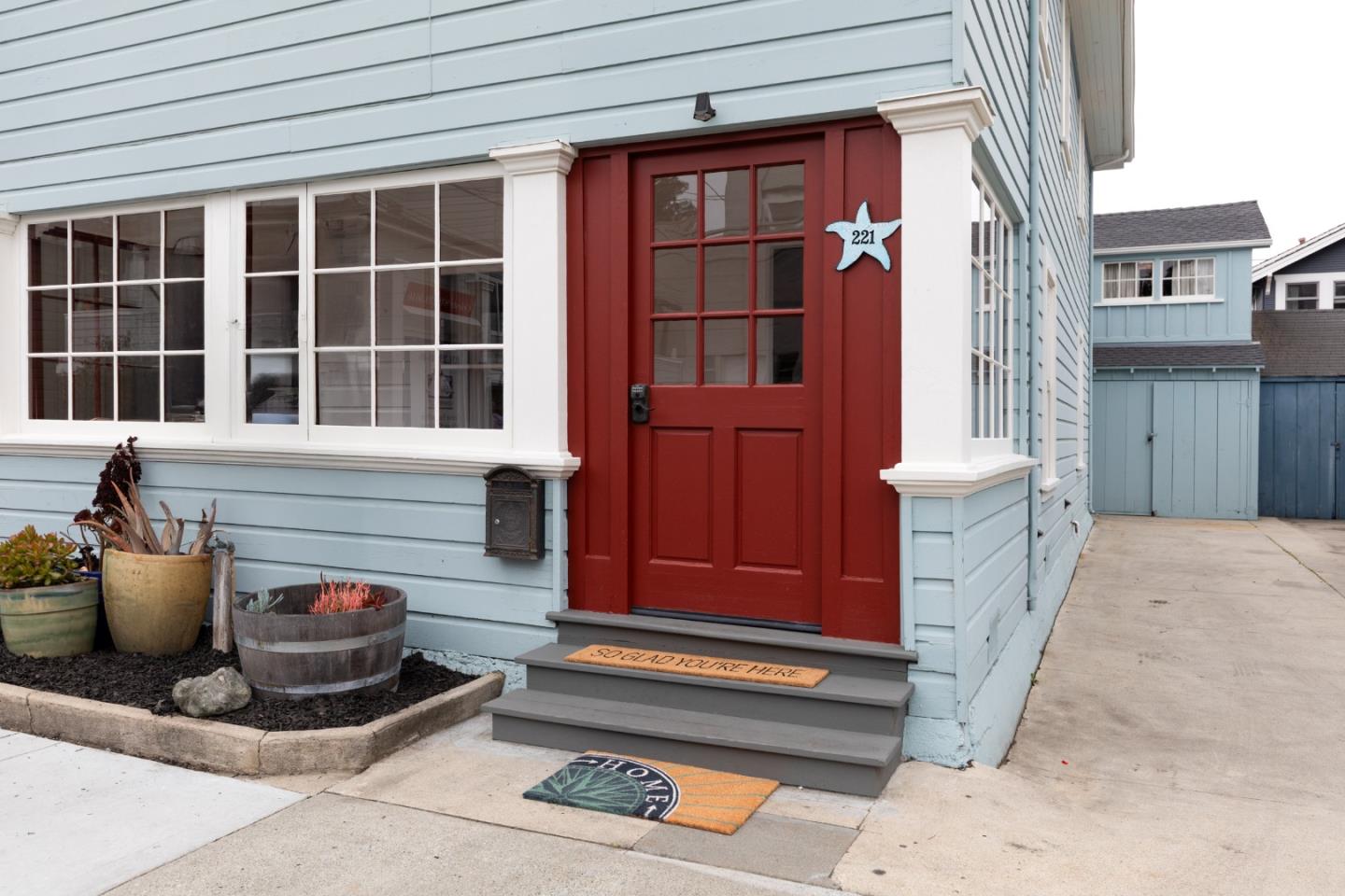 Detail Gallery Image 3 of 31 For 221 San Jose Ave, Capitola,  CA 95010 - 3 Beds | 1 Baths