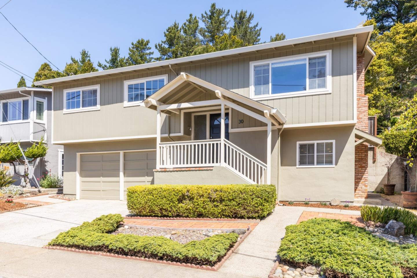Detail Gallery Image 2 of 34 For 30 Cranham Ct, Pacifica,  CA 94044 - 4 Beds | 3 Baths