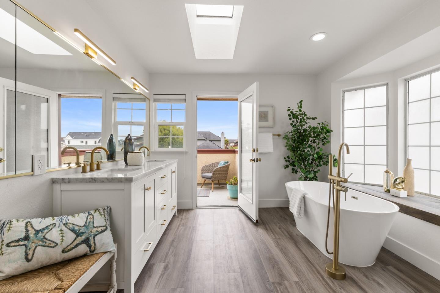 Detail Gallery Image 22 of 45 For 315 Valdez Ave, Half Moon Bay,  CA 94019 - 5 Beds | 3 Baths