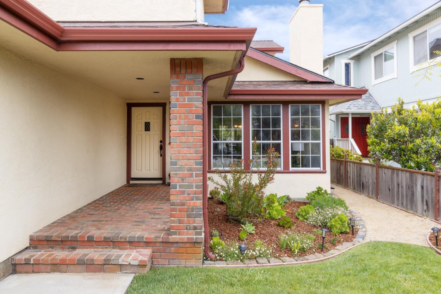 Detail Gallery Image 3 of 45 For 315 Valdez Ave, Half Moon Bay,  CA 94019 - 5 Beds | 3 Baths