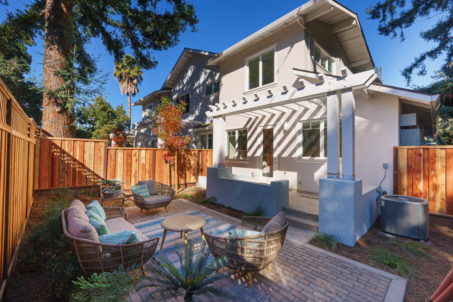 Detail Gallery Image 2 of 26 For 139 Flynn Ave, Mountain View,  CA 94043 - 3 Beds | 3/1 Baths