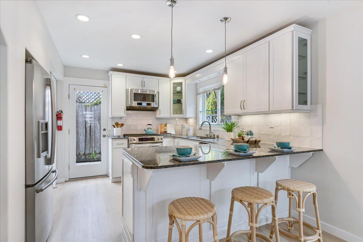 Detail Gallery Image 13 of 43 For 308 Cypress Ave, Santa Cruz,  CA 95062 - 2 Beds | 2 Baths