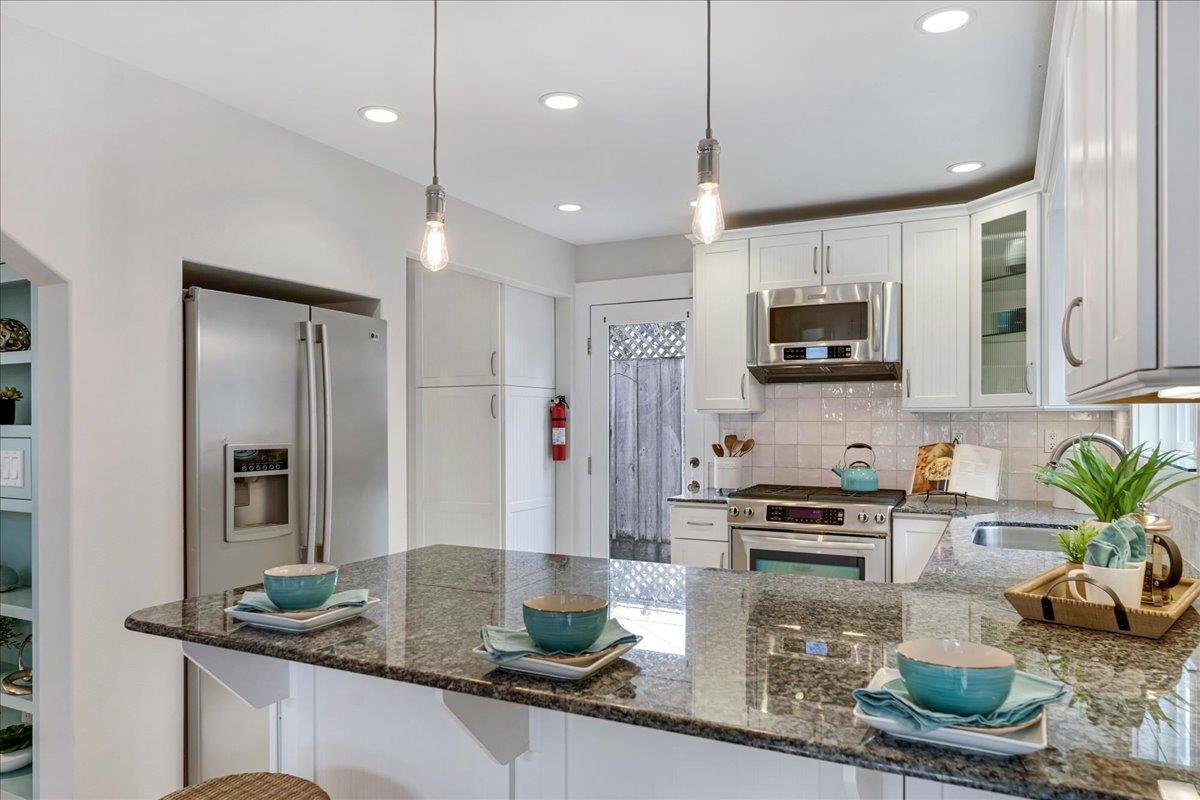 Detail Gallery Image 14 of 43 For 308 Cypress Ave, Santa Cruz,  CA 95062 - 2 Beds | 2 Baths