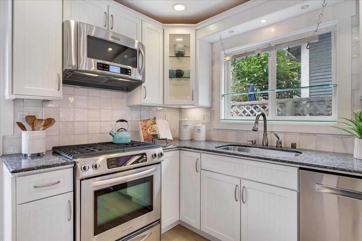Detail Gallery Image 16 of 43 For 308 Cypress Ave, Santa Cruz,  CA 95062 - 2 Beds | 2 Baths