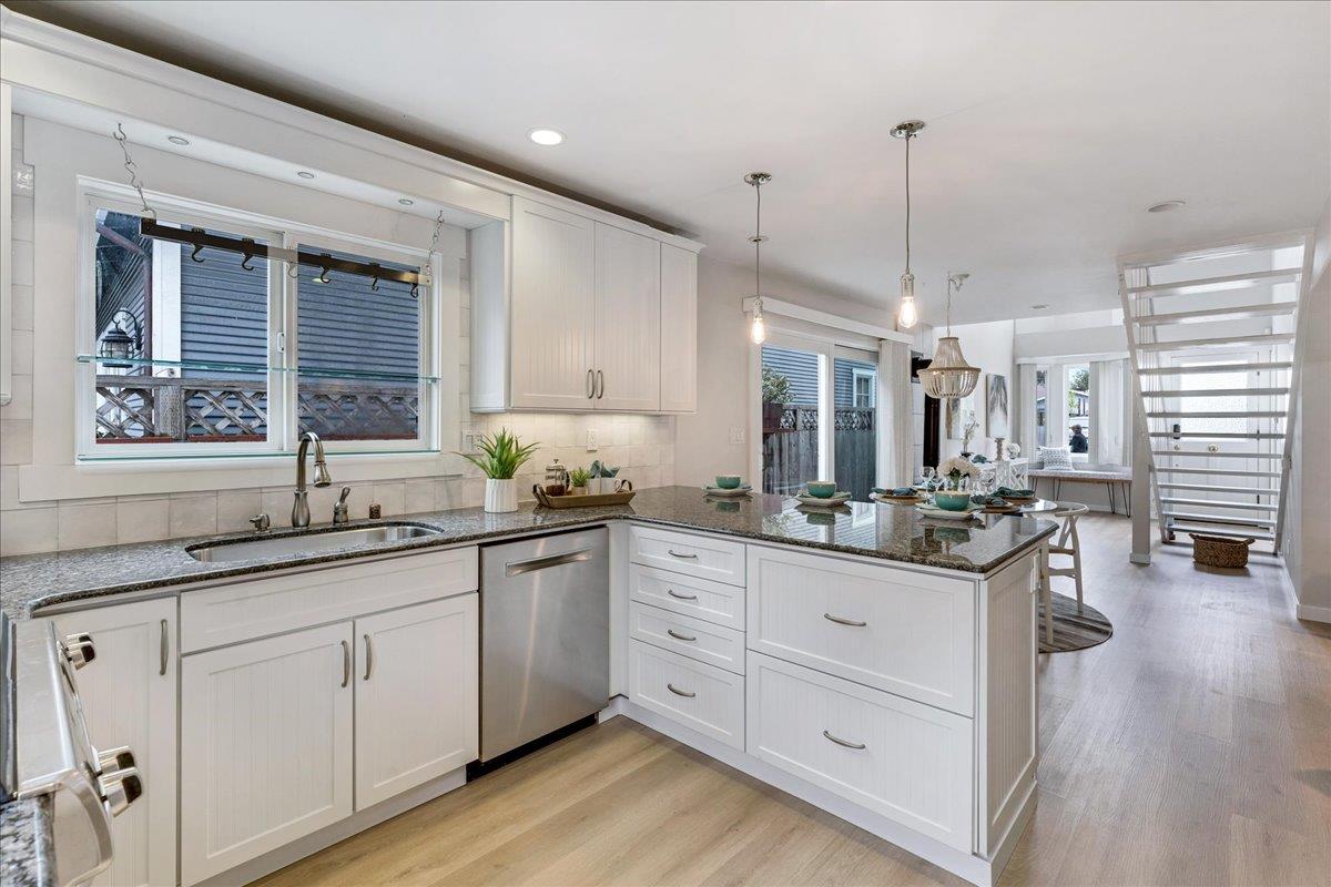 Detail Gallery Image 17 of 43 For 308 Cypress Ave, Santa Cruz,  CA 95062 - 2 Beds | 2 Baths