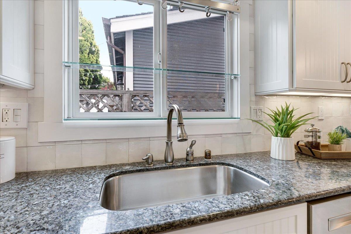 Detail Gallery Image 18 of 43 For 308 Cypress Ave, Santa Cruz,  CA 95062 - 2 Beds | 2 Baths