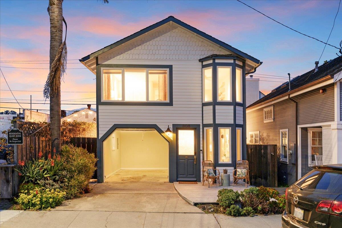 Detail Gallery Image 2 of 43 For 308 Cypress Ave, Santa Cruz,  CA 95062 - 2 Beds | 2 Baths