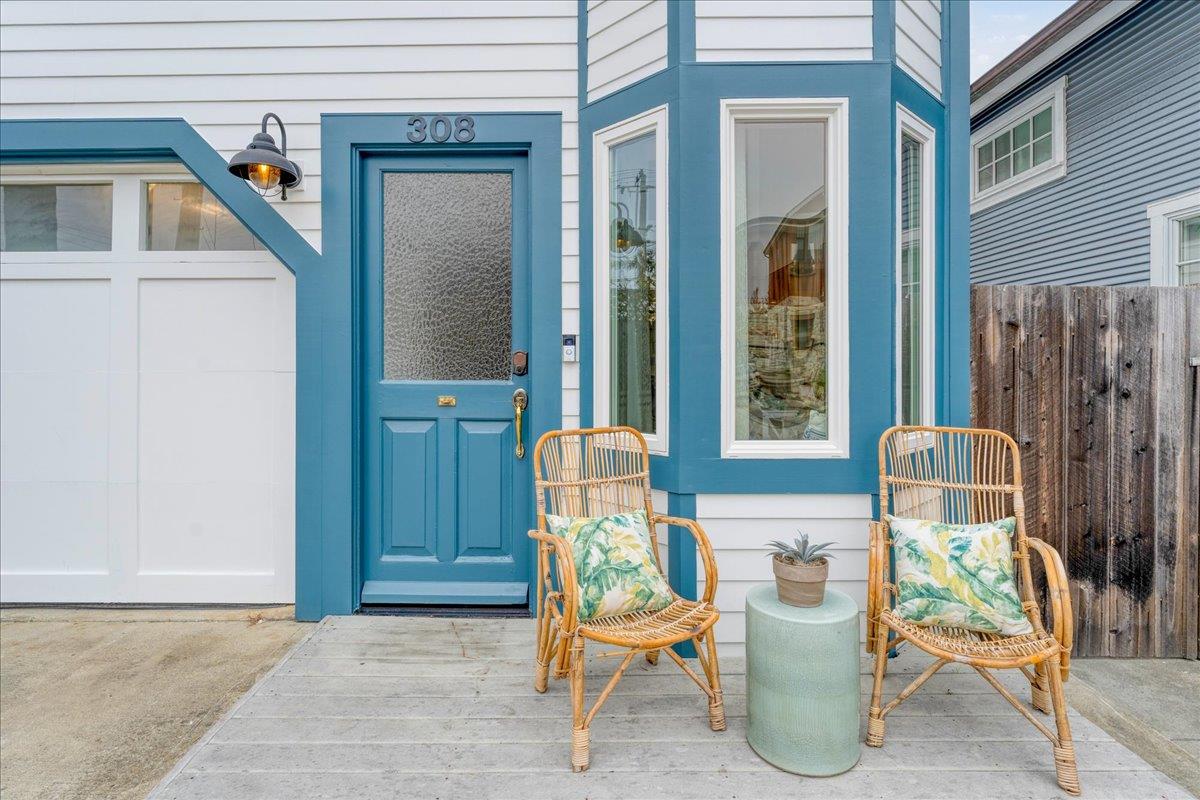 Detail Gallery Image 4 of 43 For 308 Cypress Ave, Santa Cruz,  CA 95062 - 2 Beds | 2 Baths