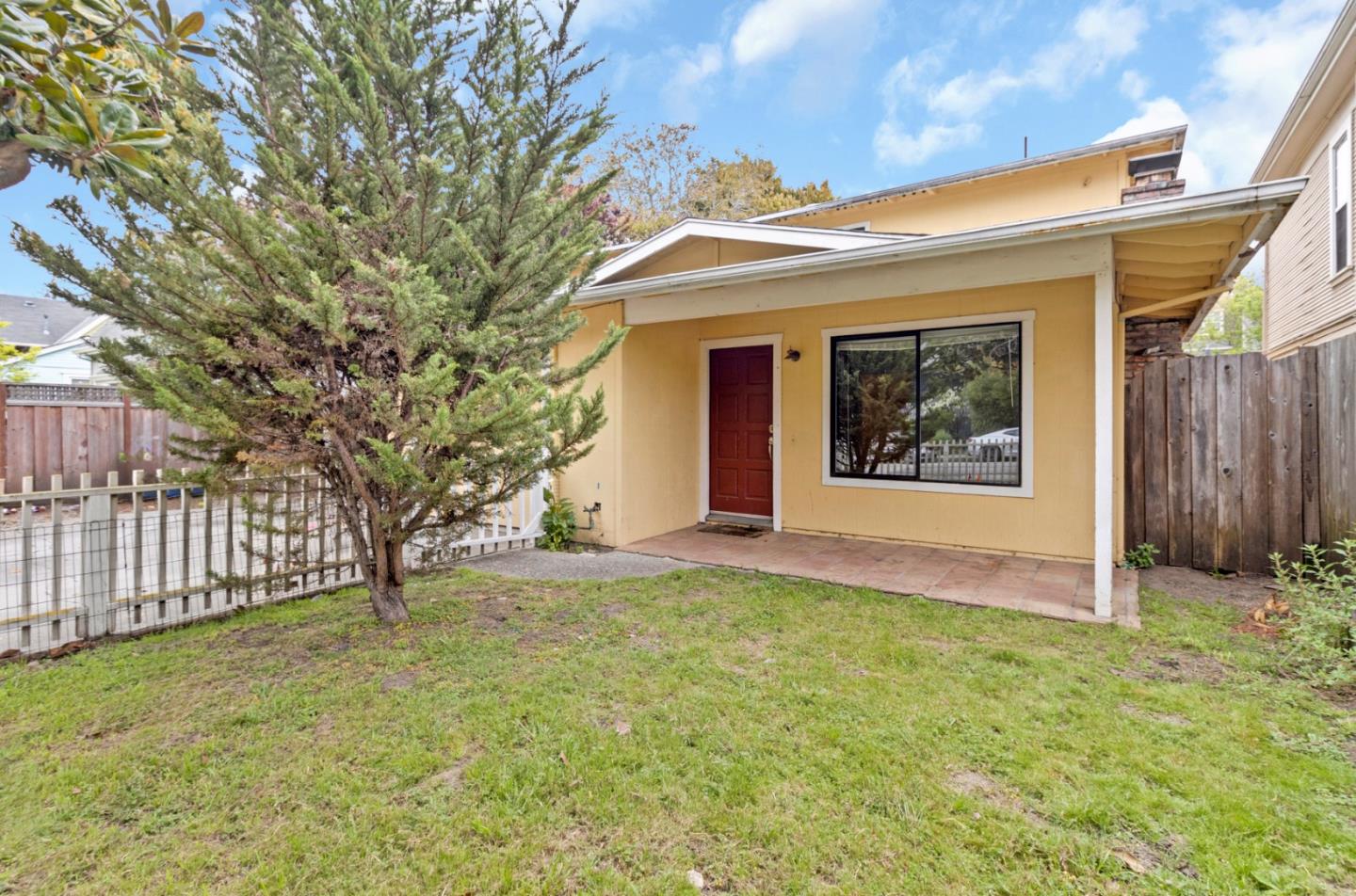 Detail Gallery Image 2 of 40 For 148 Myrtle St, Santa Cruz,  CA 95060 - 5 Beds | 3 Baths