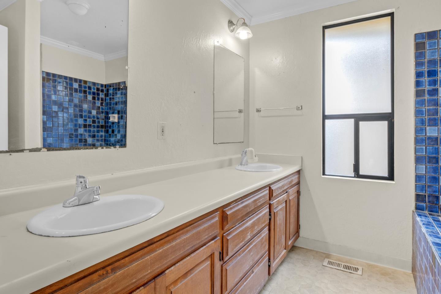 Detail Gallery Image 26 of 40 For 148 Myrtle St, Santa Cruz,  CA 95060 - 5 Beds | 3 Baths