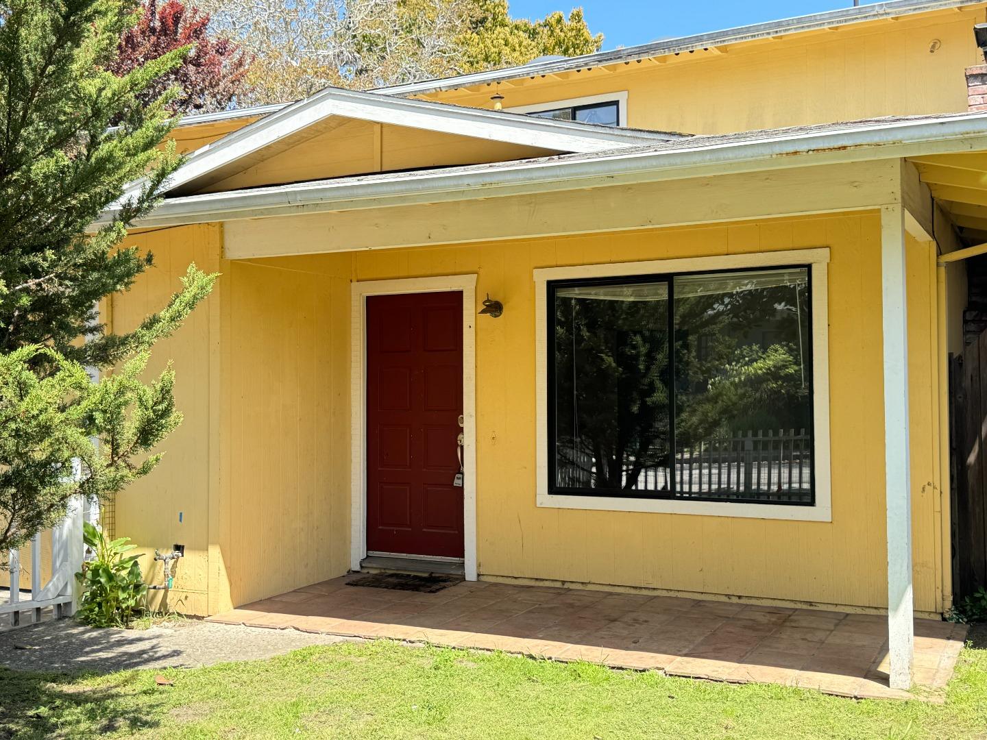 Detail Gallery Image 3 of 40 For 148 Myrtle St, Santa Cruz,  CA 95060 - 5 Beds | 3 Baths