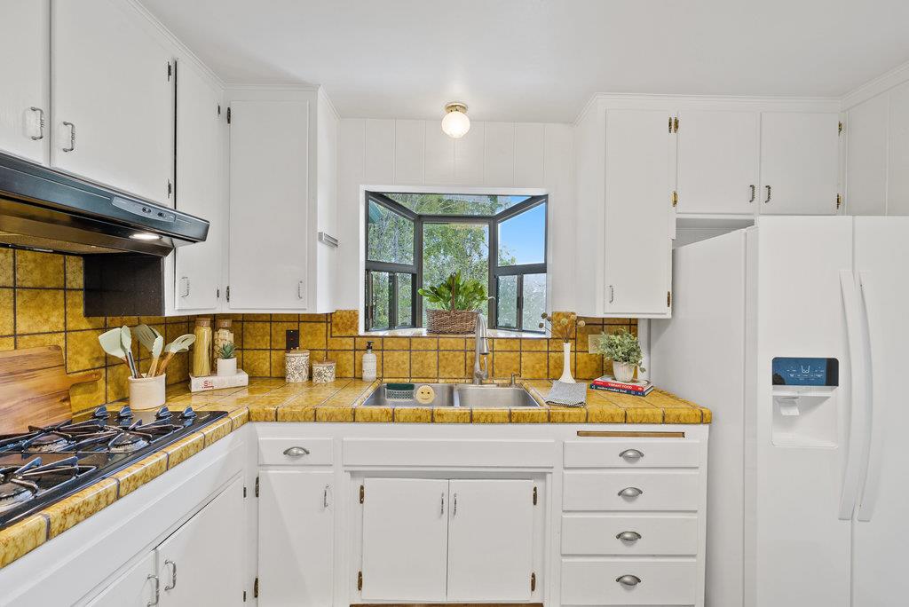 Detail Gallery Image 16 of 34 For 1826 15th Ave, Santa Cruz,  CA 95062 - 2 Beds | 1 Baths