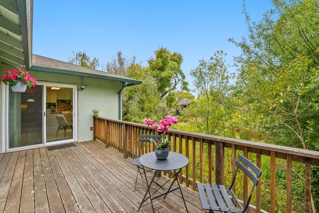 Detail Gallery Image 2 of 34 For 1826 15th Ave, Santa Cruz,  CA 95062 - 2 Beds | 1 Baths