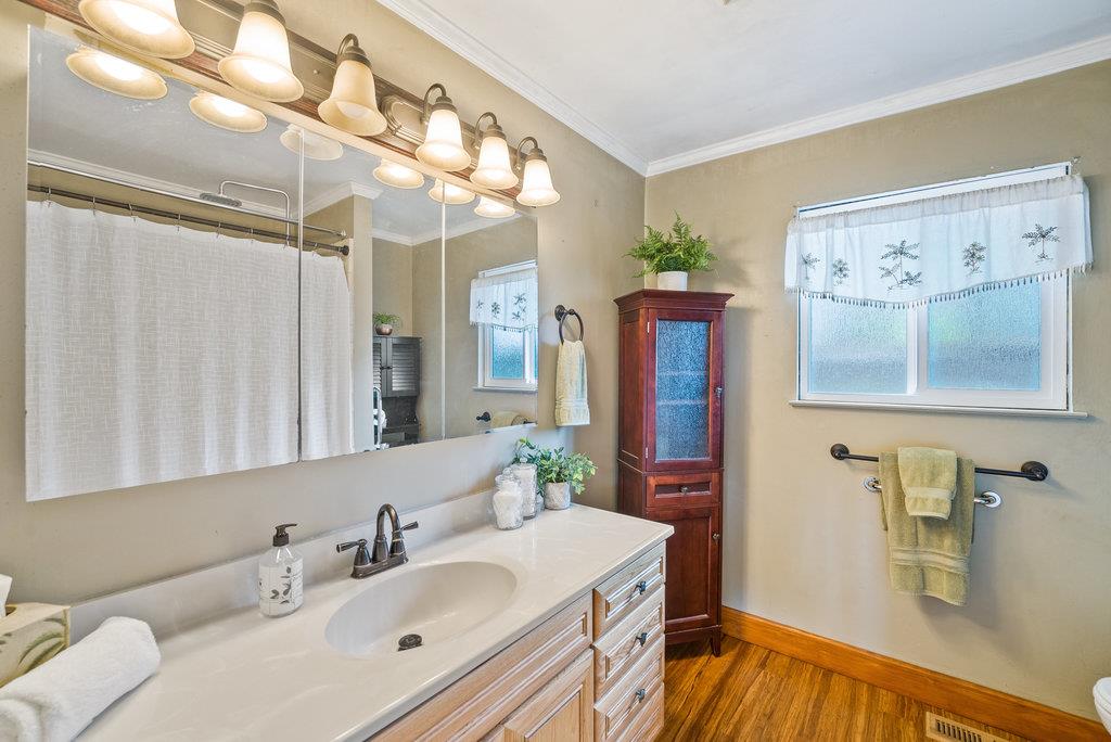 Detail Gallery Image 22 of 34 For 1826 15th Ave, Santa Cruz,  CA 95062 - 2 Beds | 1 Baths