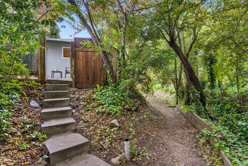 Detail Gallery Image 4 of 34 For 1826 15th Ave, Santa Cruz,  CA 95062 - 2 Beds | 1 Baths