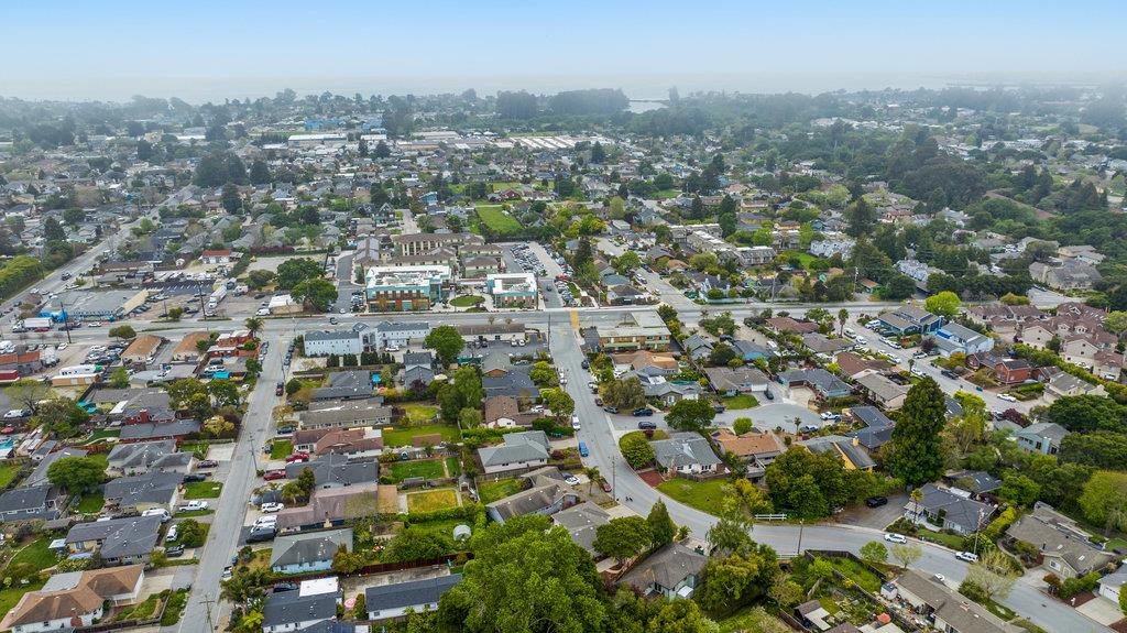 Detail Gallery Image 6 of 34 For 1826 15th Ave, Santa Cruz,  CA 95062 - 2 Beds | 1 Baths