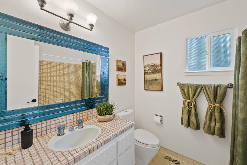 Detail Gallery Image 23 of 37 For 1435 Dolphin Dr, Aptos,  CA 95003 - 3 Beds | 2/1 Baths