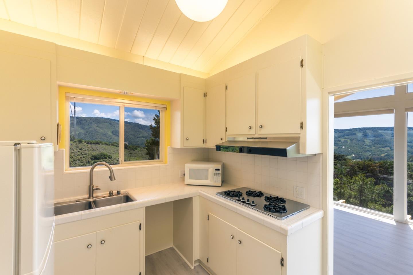 Detail Gallery Image 6 of 31 For 25625 Tierra Grande Dr, Carmel,  CA 93923 - 4 Beds | 4 Baths