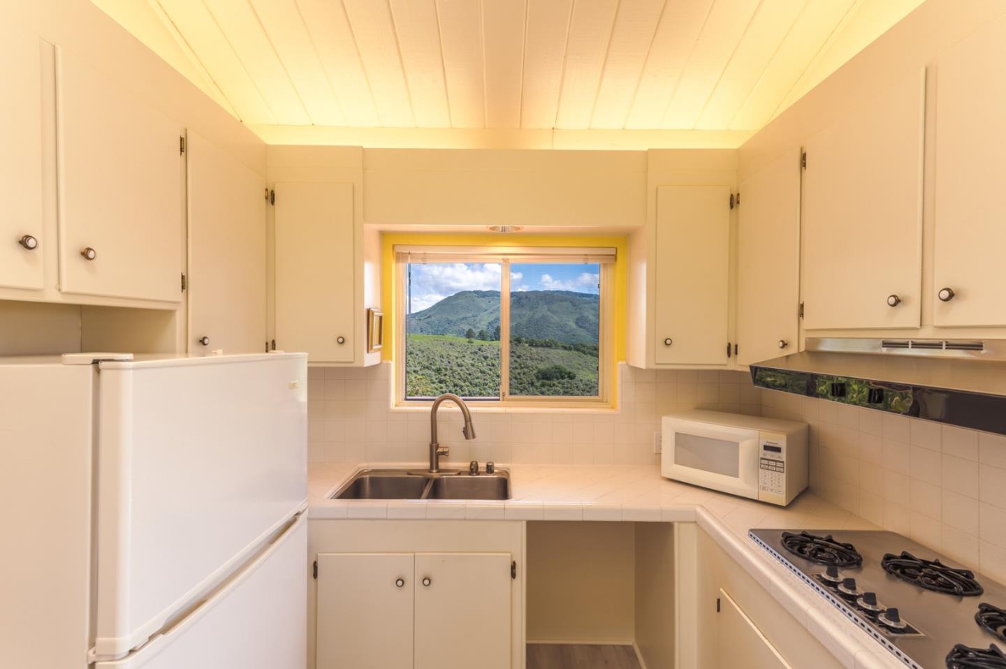Detail Gallery Image 7 of 31 For 25625 Tierra Grande Dr, Carmel,  CA 93923 - 4 Beds | 4 Baths