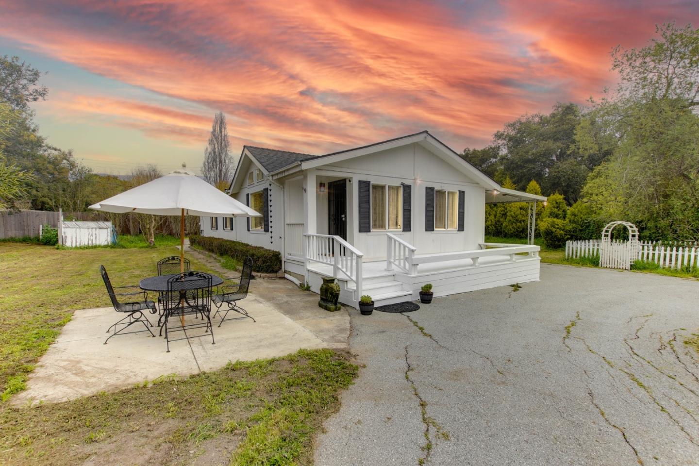 Detail Gallery Image 2 of 32 For 9345 Prunedale South Rd, Salinas,  CA 93907 - 3 Beds | 2 Baths